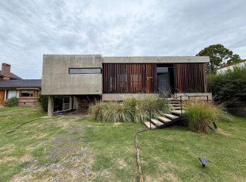 Casa · 175m² · 5 Ambientes · 1 Cochera · Casa en Venta en Cube, Escobar, G. B. a. Zona Norte