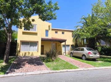Casa · 180m² · 5 Ambientes · 1 Cochera · Casa en Alquiler en San Isidro Labrador, Villanueva, Tigre