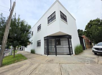 Casa · 95m² · 3 Ambientes · 1 Cochera · Casa en Venta en Villa Ballester - Tres Ambientes - Cochera y Jardín.