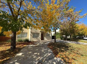 Casa · 150m² · 4 Ambientes · 3 Cocheras · Casa en Venta en El Cazal, Escobar, G. B. a. Zona Norte