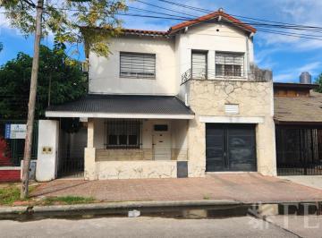 Casa · 142m² · 4 Ambientes · 1 Cochera · Venta 4 Ambientes con Piscina y Parrilla en Bernal