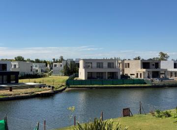 Casa · 226m² · 5 Ambientes · 1 Cochera · Casa en Venta en Laguna Grande, Villanueva, Tigre