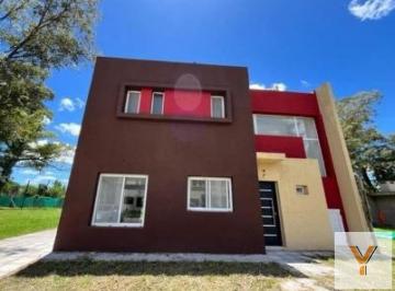 Casa · 135m² · 4 Ambientes · Casa en Venta - 3 Dorm. 2 Baños - 350 m² - Francisco Álvarez