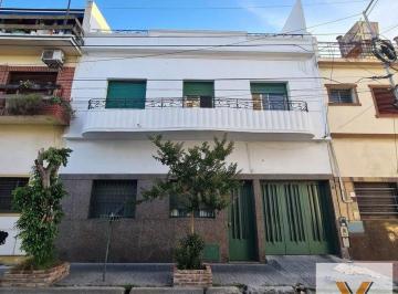 Casa · 113m² · 6 Ambientes · Casa en Venta - 4 Dorm. 2 Baños - 179 m² - Avellaneda