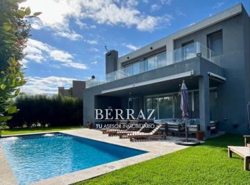 Casa · 286m² · 8 Ambientes · 1 Cochera · Casa Venta 8 Ambientes de Estilo Racionalista Moderna en Ayres Plaza Pilar Lote de 630 m²