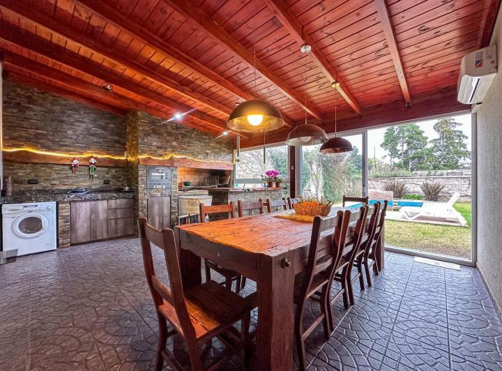 Casa · 160m² · 5 Ambientes · 1 Cochera