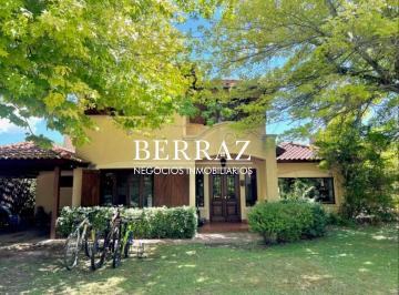 Casa · 263m² · 8 Ambientes · 2 Cocheras · Casa Venta 4 Dorm. Barrio Santa Silvina Lote de 824 m² Pilar