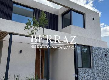 Casa · 318m² · 6 Ambientes · 5 Cocheras · Casa Venta 4 Dorm. Barrio La Calesa Lote de 1103 m² Pilará, Pilar Zona Norte