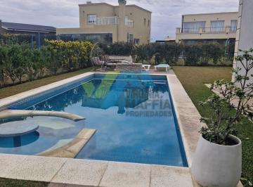 Casa · 180m² · 4 Ambientes · 1 Cochera · Alquiler Anual de Casa con Pileta - Santa Elena Pilar del Este