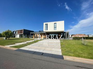Casa · 274m² · 8 Ambientes · 2 Cocheras · Casa Venta 4 Dorm. Barrio La Diligencia Lote de 1050 m² Pilará, Pilar Zona Norte