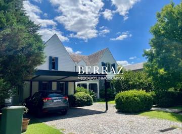 Casa · 380m² · 9 Ambientes · 2 Cocheras · Casa Venta 4 Dorm. Barrio Ayres del Pilar Lote de 1040 m² Pilar