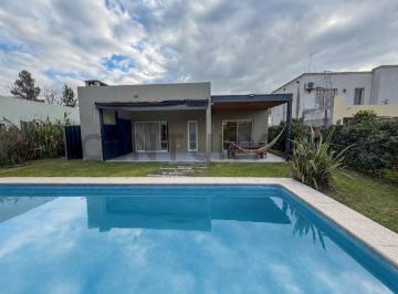 Casa · 149m² · 4 Ambientes · 2 Cocheras · Venta Apta Crédito | 4amb | Pileta