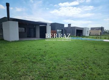 Casa · 117m² · 5 Ambientes · 3 Cocheras · Casa Venta 3 Dorm. Barrio Santa Emilia Lote de 519 m² Pilar del Este