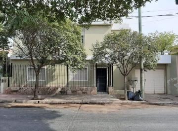 Casa · 165m² · 8 Ambientes · 2 Cocheras · Venta Casa 5 Dorm. Barrio Los Platanos