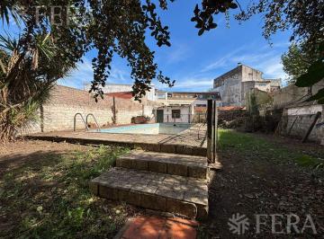 Casa · 70m² · 3 Ambientes · 2 Cocheras · Venta de Casa 3 Ambientes con Piscina y Patio en Berazategui
