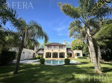Casa · 310m² · 5 Ambientes · 1 Cochera · Venta Casa de 5 Ambientes con Fondo Libre con Piscina en Haras del Sur I - La Plata