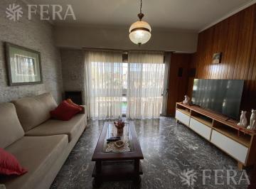 Casa · 442m² · 6 Ambientes · 1 Cochera · Venta de Casa 6 Ambientes con Cochera y Terraza en Quilmes