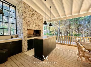 Casa · 310m² · 6 Ambientes · 4 Cocheras · Casa en Venta Costa Esmeralda