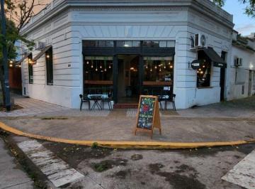 Local comercial , Villa General Mitre · Local en Esquina 132 m² Actualmente Cafeteria.