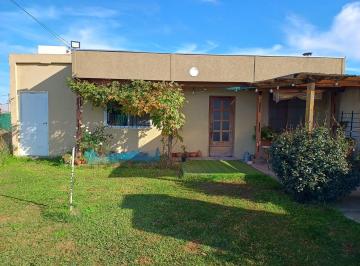 Casa · 80m² · 3 Dormitorios · 1 Cochera · Casa en Alvear