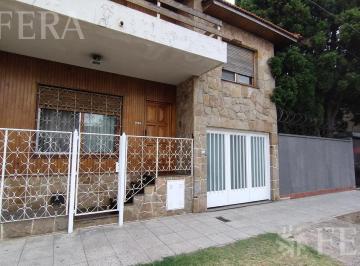 Casa · 132m² · 3 Ambientes · 2 Cocheras · Venta Casa 3 Ambientes con Patio en Villa Dominico