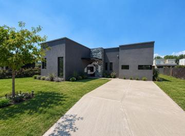 Casa · 140m² · 4 Ambientes · 1 Cochera · Casa en Venta en Santa Guadalupe, Pilar del Este, Pilar