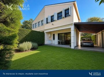Casa · 80m² · 4 Ambientes · 2 Cocheras · Casa en Venta en Don Torcuato