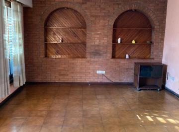 Casa · 152m² · 6 Ambientes · Casa en Venta - 4 Dorm. 2 Baños - Local - 152 m² - Quilmes