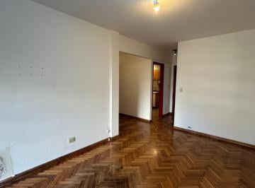 Departamento · 40m² · 2 Ambientes · Departamento 2 Amb. Frente 2 ° Piso X Escalera C/ Balcon