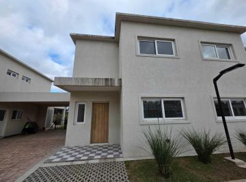 Casa · 169m² · 5 Ambientes · 2 Cocheras · Casa en Venta en Chic Village, La Lonja, Pilar