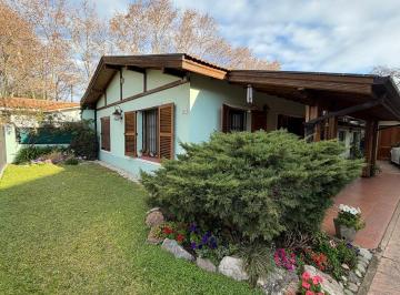 Casa · 180m² · 3 Ambientes · 5 Cocheras · Adrogue Centro Casa en Venta Apta Credito 2 Dorm Jardin