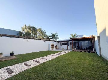 Casa · 215m² · 2 Ambientes · 1 Cochera · Casa en Venta en Lisandro Olmos Posible Apto Banco