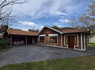 Casa de 4 ambientes, Ezeiza · Hermosa Casa 108 m² Cubiertos 4 Amb. 3 Habitaciones, 2 Baños Pileta y Quincho!