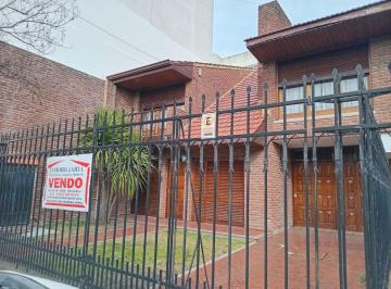 Casa de 7 ambientes, Necochea · Vendo Impecable Chalet con Detalles de Categoría