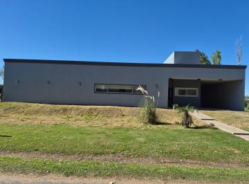 Casa · 230m² · 3 Ambientes · 2 Cocheras · Casa Dos Dorm. Piscina en Barrio Cerrado Puerto Roldan