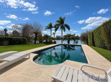 Casa · 260m² · 7 Ambientes · 2 Cocheras · Casa en Venta a La Laguna en Santa Maria de Tigre.