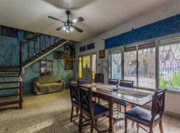 Casa · 210m² · 4 Ambientes · 1 Cochera · Venta Casa 5 Amb Lote Amplio, con Depto Dos Ambientes en El Fondo y Posibilidad Edificar