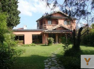 Casa · 630m² · 6 Ambientes · 4 Cocheras · Casa en Venta - 4 Dorm. 2 Baños - Cocheras - 630 m² - Burzaco