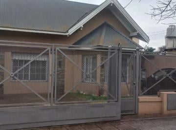 Casa de 4 ambientes, Esteban Echeverría · Muy Lindo Chalet de 4 Ambientes en Zona Residencial de Casas Bajas en Monte Grande