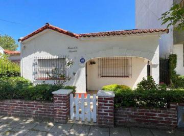 Casa · 100m² · 4 Ambientes · Casa en Alquiler Temporario - 2 Dorm. 1 Baño - Mar de Ajó
