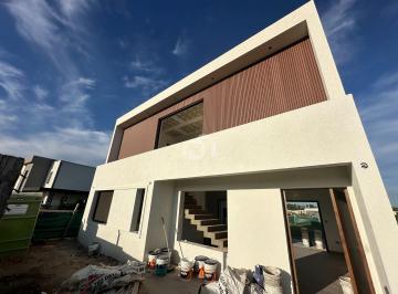 Casa · 163m² · 5 Ambientes · 2 Cocheras · Casa en Venta en Santa Sofia, Pilar del Este, Pilar