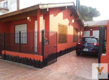 Casa · 300m² · 11 Ambientes · 1 Cochera · Casa en Venta - 8 Dorm. 6 Baños - 600 m² - Santa Teresita