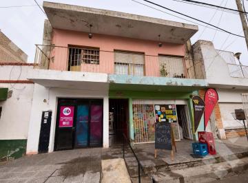 Casa · 183m² · 7 Ambientes · Venta | Departamento 3 Dorm. con 2 Locales Comerciales y Deposito – Villa Farrel, Neuquén Cap
