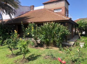 Casa · 190m² · 5 Ambientes · 4 Cocheras · Casa de 4 Dorm. en Venta en La Lonja, Pilar