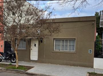 Casa · 98m² · 3 Ambientes · Venta Casa Sobre Lote Propio en La Calabria San Isidro.
