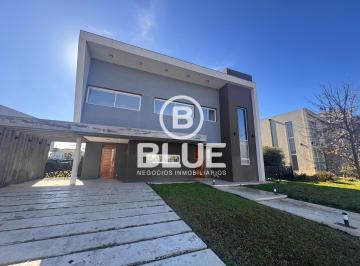 Casa · 240m² · 4 Ambientes · 2 Cocheras · Casa Alquiler Terralagos