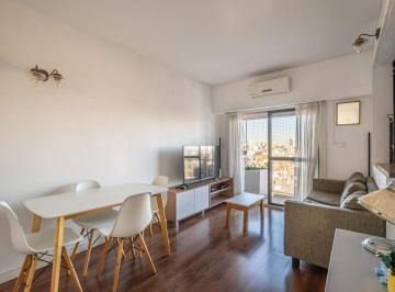 Departamento · 44m² · 3 Ambientes · Venta de Departamento de 3 Ambientes C/balcón Al Frente Piso Alto en Coghlan