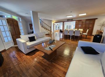 Casa · 350m² · 9 Ambientes · 2 Cocheras · Casa en Crisostomo Alvarez Al 4400, Sm de Tucumán