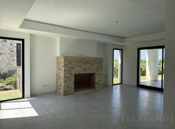 Casa · 226m² · 6 Ambientes · 2 Cocheras · Casa en Alquiler Anual a Estrenar de 6 Ambientes con Pileta y Vista Al Golf en El Cantón, Escobar
