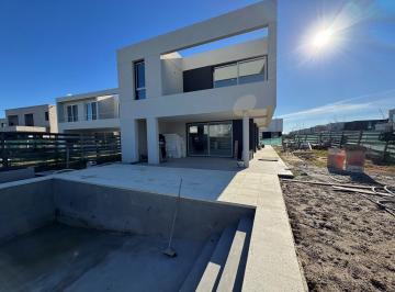 Casa · 265m² · 4 Ambientes · Casa en Venta en Carpinchos, Nordelta, Tigre